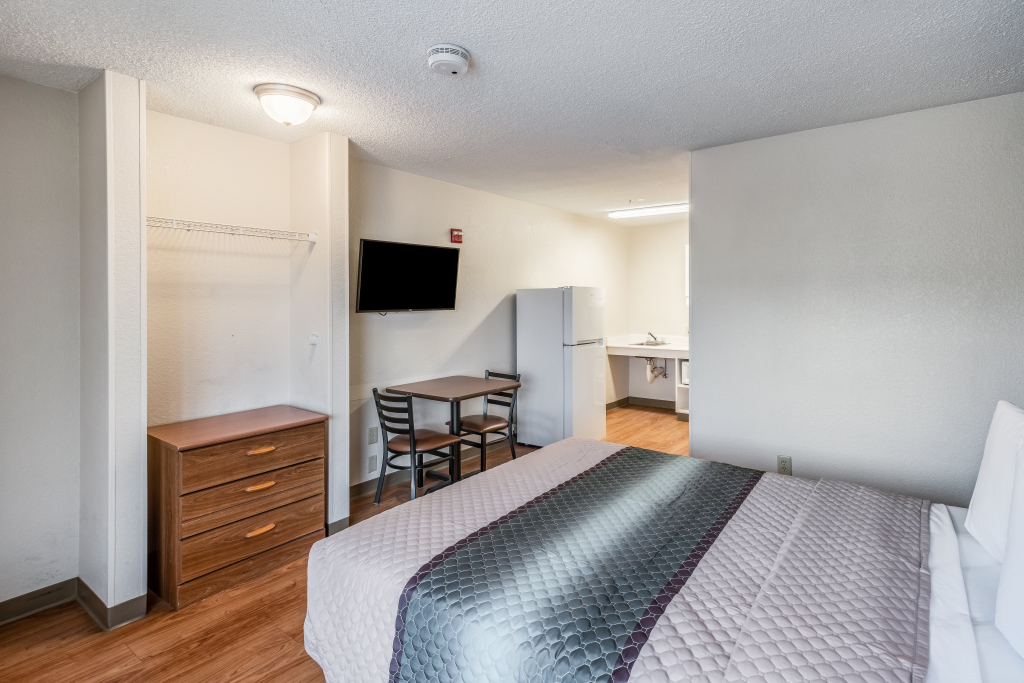 HomeTowne Studios by Red Roof Spokane - Valley