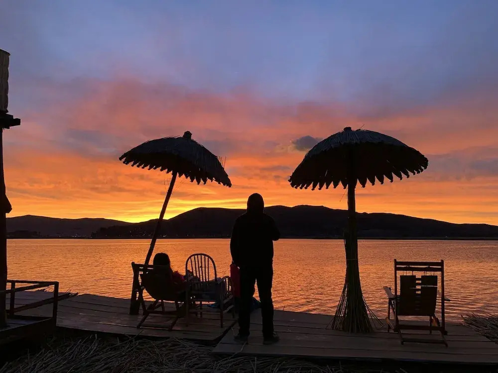Atardecer Dorado en Uros & Titicaca Lodge Peru