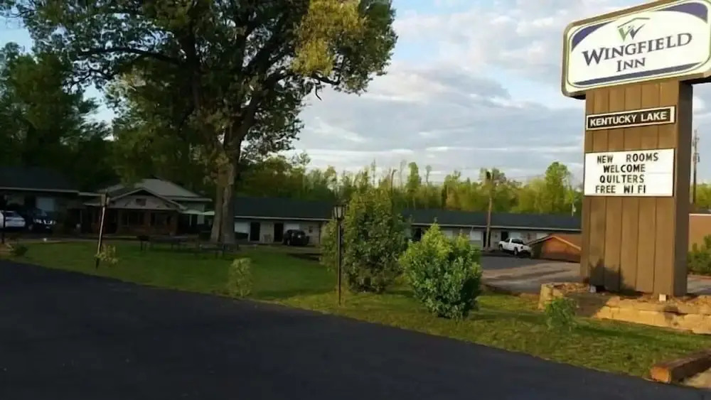 Inn by the Lake Gilbertsville Hotel