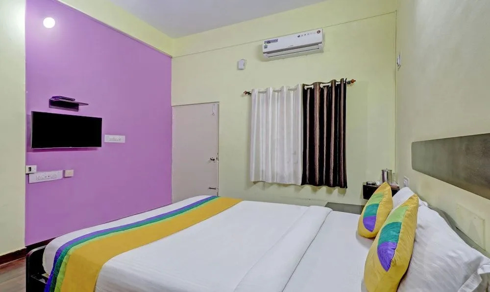 Guru Comfort, 100m from Apollo Hospital