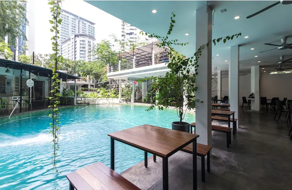 OYO 161 Lodge Paradize Hotel