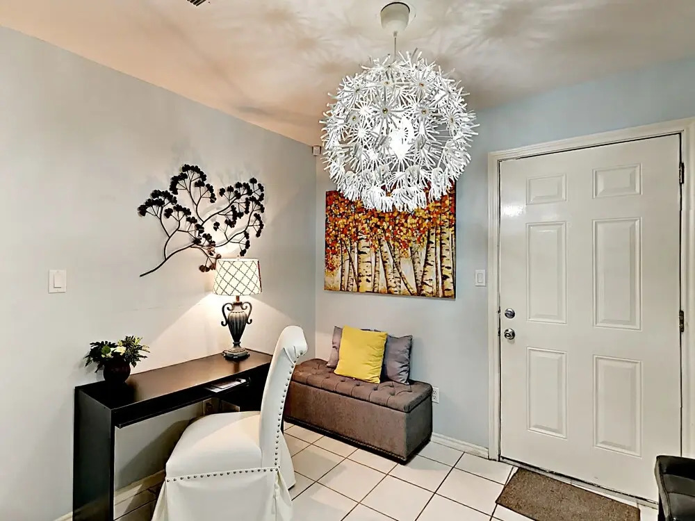 108 E Whiting St House - 2 Br apts by RedAwning