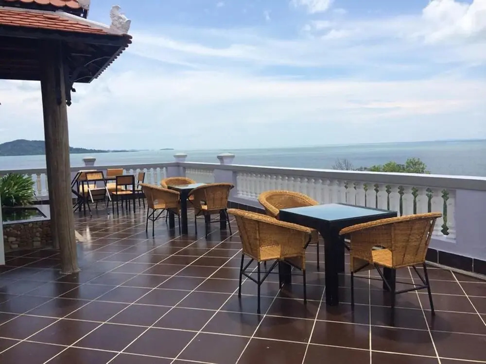 Ocean Breeze Hotel