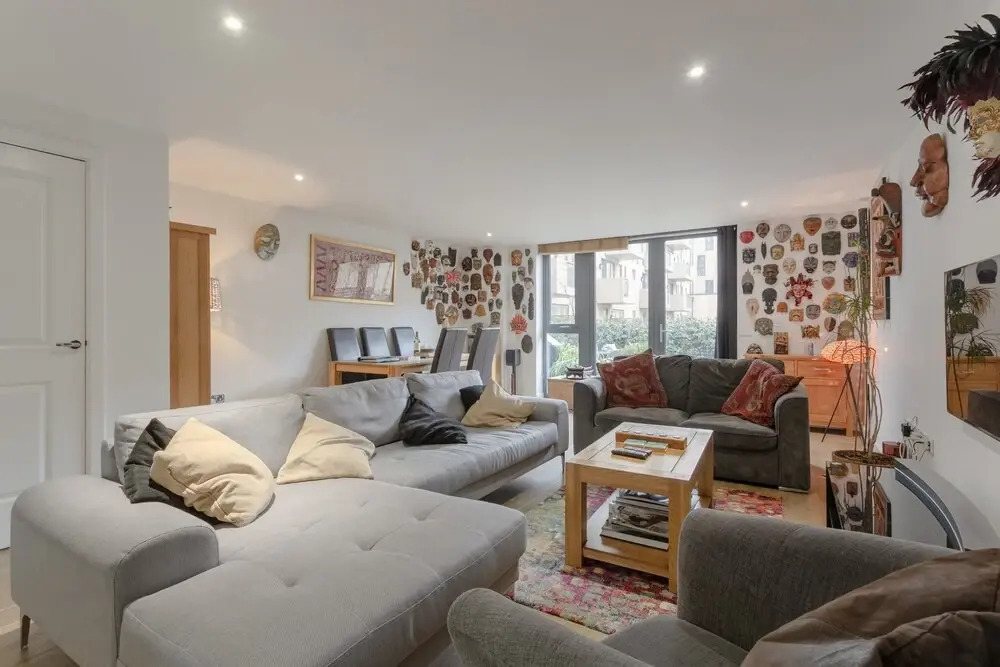 Modern 3 Bedroom Duplex Apartment in Stepney