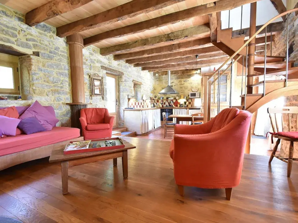 Spacious Holiday Home in Alvignac with Swimming Pool