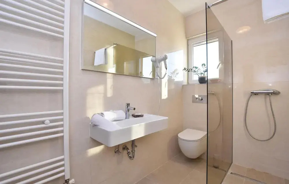 Nice Home in Kastel Gomilica with Hot Tub, WiFi & 3 Bedrooms