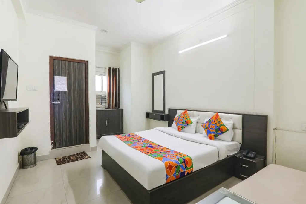 OYO 4998 Sara Residency