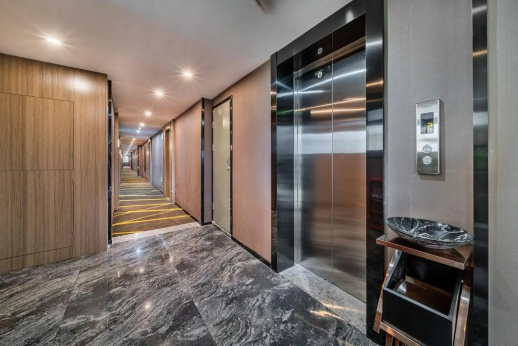 IU Hotel (Chongqing North Station South Plaza Center Branch)