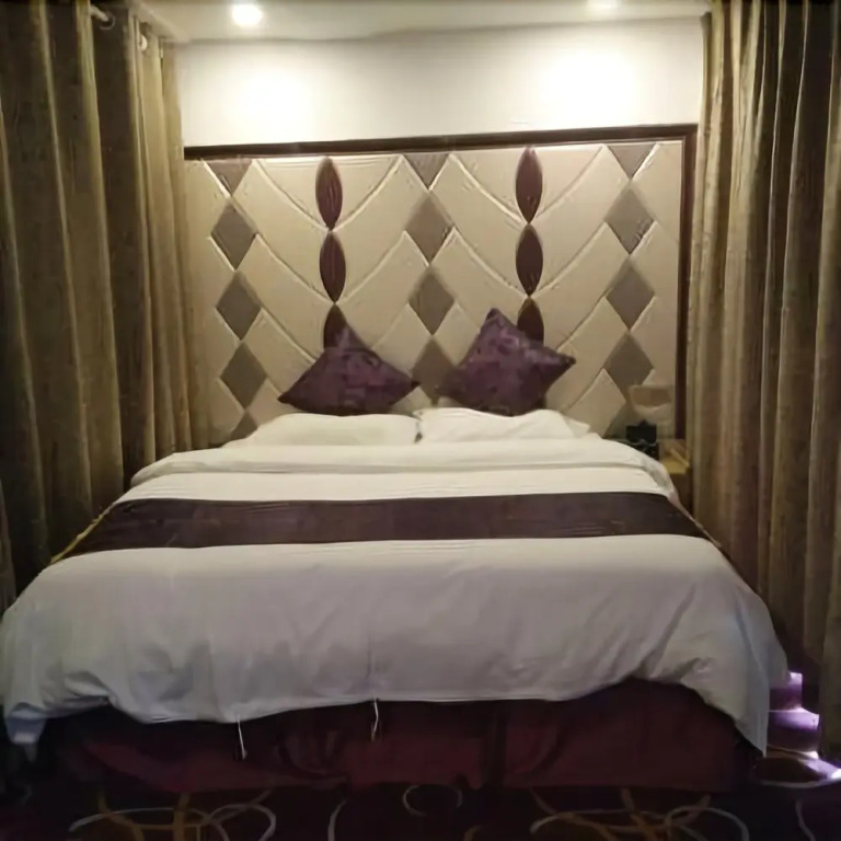 Lincheng Holiday Hotel
