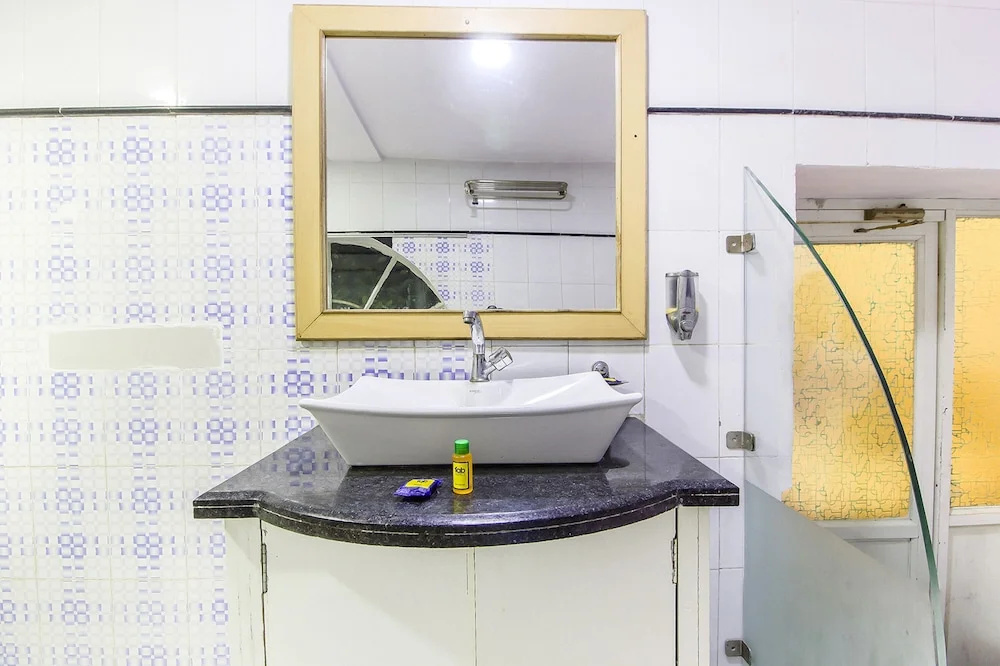 Fabhotel Golden Inn