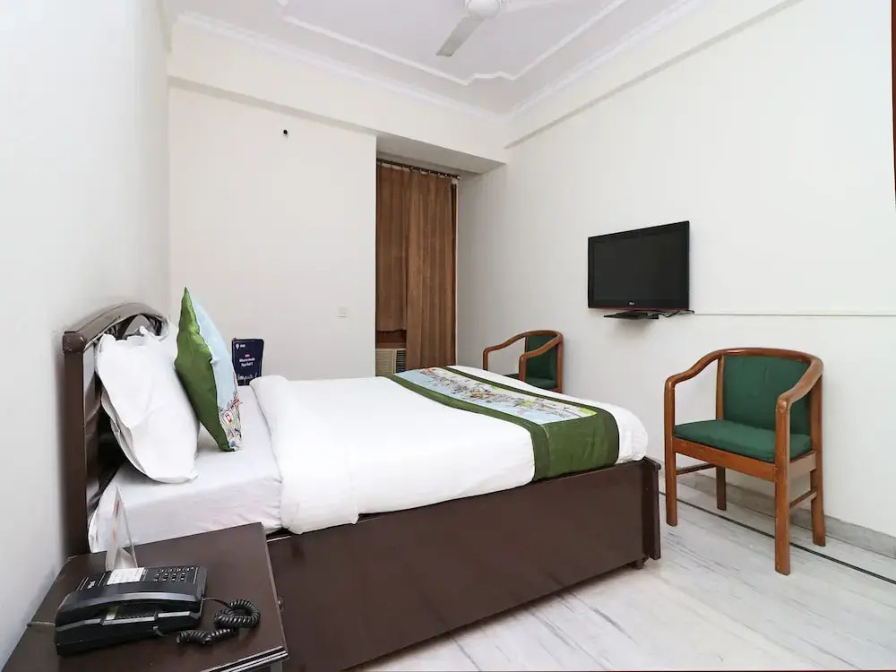 OYO 9948 Hotel Apple Pie