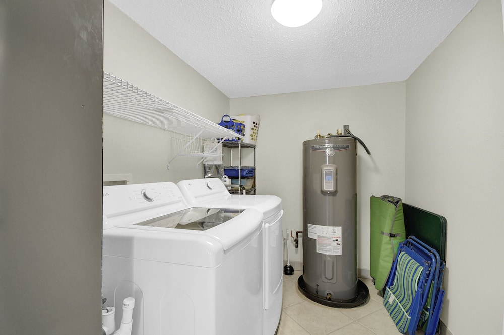 Newly Decorated Ground-floor Suite Steps From Beach and Pool W/views, Wifi