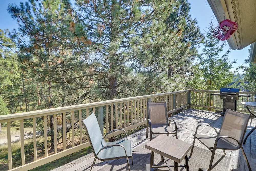 1 Mi to Flathead Lake: Bigfork Village Retreat