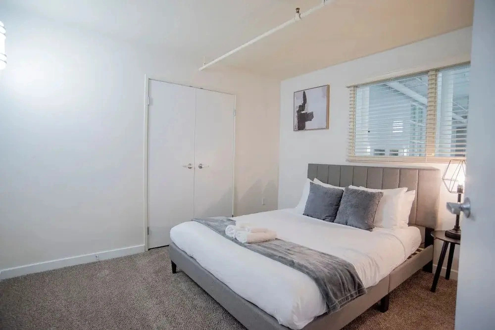 5BR Cozysuites The Block with Pool Table