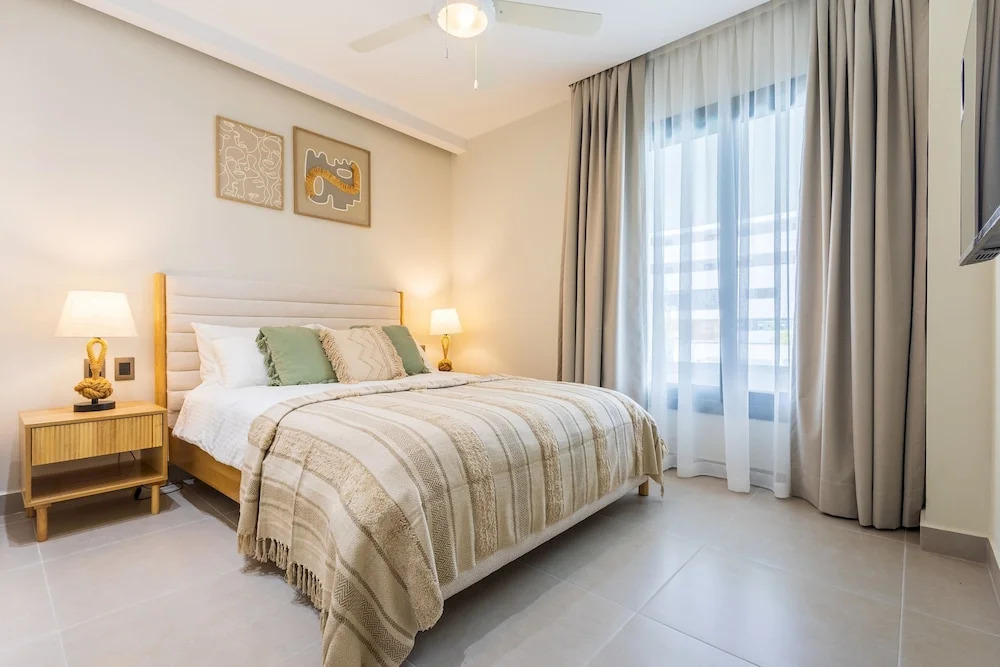 Chic 2BR Stay w Terrace Picuzzi 5 Min to Beach