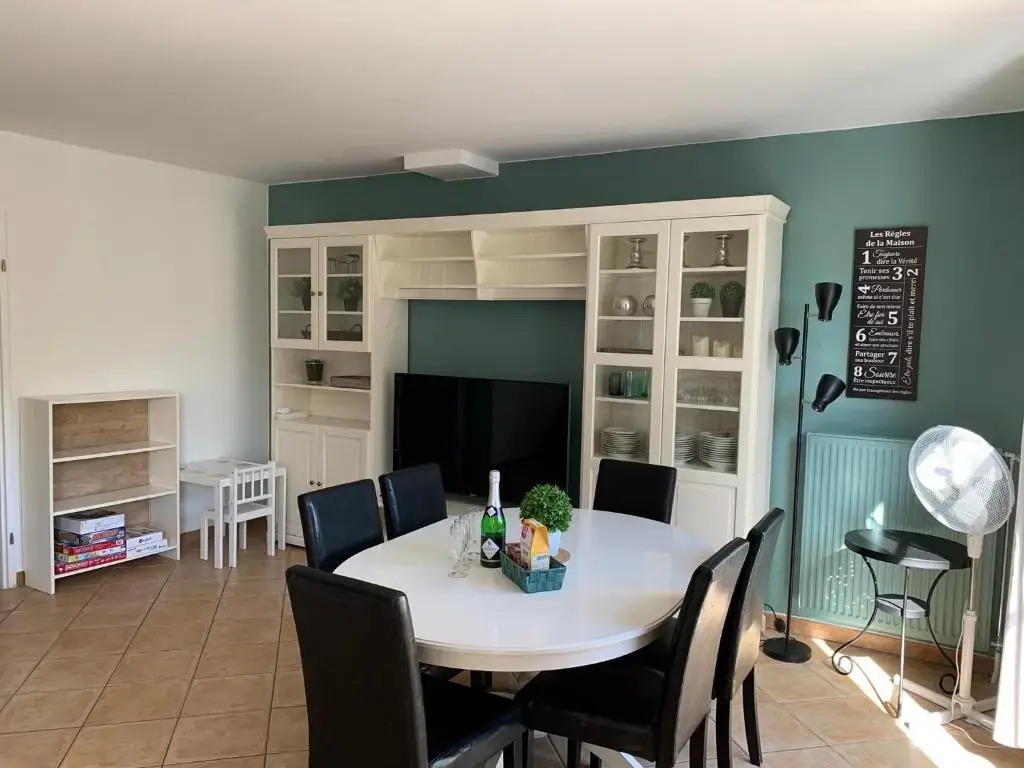 DISNEY PRIVATE GARDEN VILLA 4 bedrooms for 8 to 10 people with 3 bathrooms Netflix Wifi Disney Plus