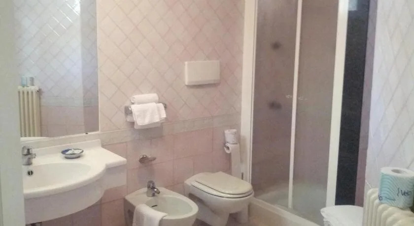 Hotel Trevi Riccione, in centro sul mare con cucina
