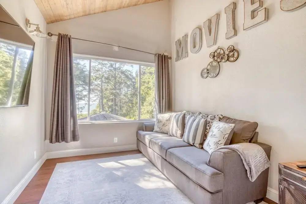Stunning Ocean Views and Hot Tub Retreat - Elegant Coastal Sanctuary