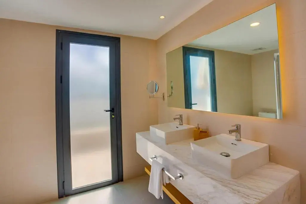 Private Picuzzi in New Penthouse Los Corales, 404