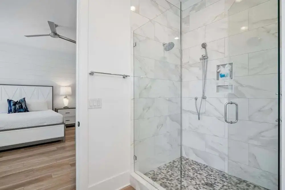 Modern Family 7BR w Private Pool and Patio