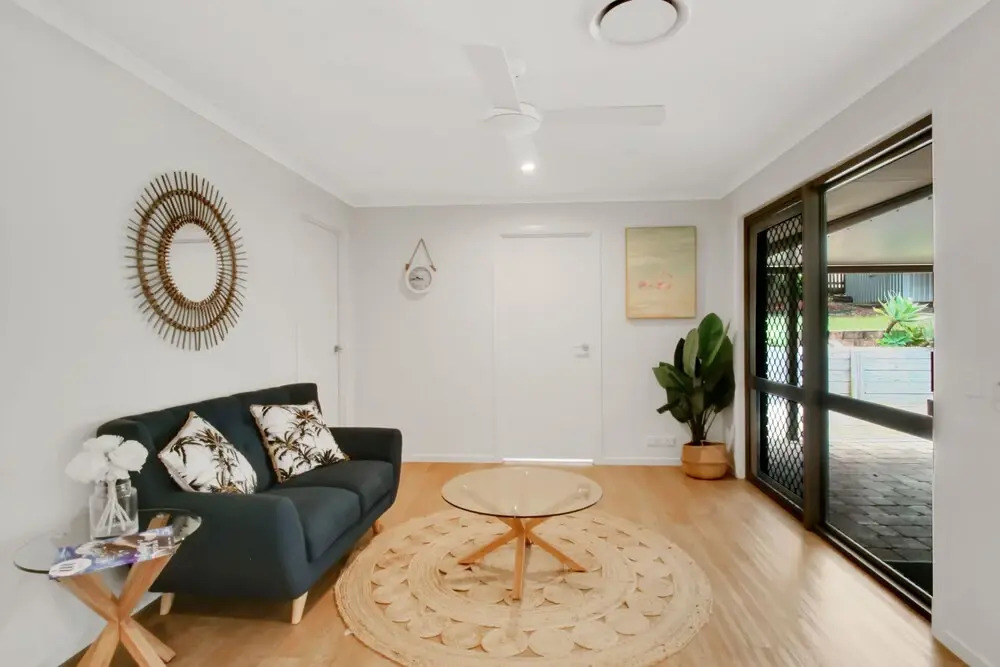 Endless Summer Beach Retreat-pet friendly, walk to shops
