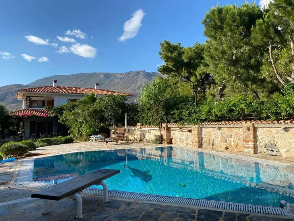 Kineta luxury House