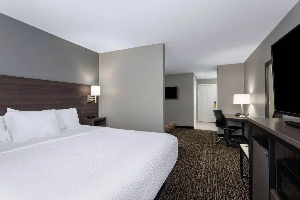 Ramada by Wyndham Sellersburg/Louisville North
