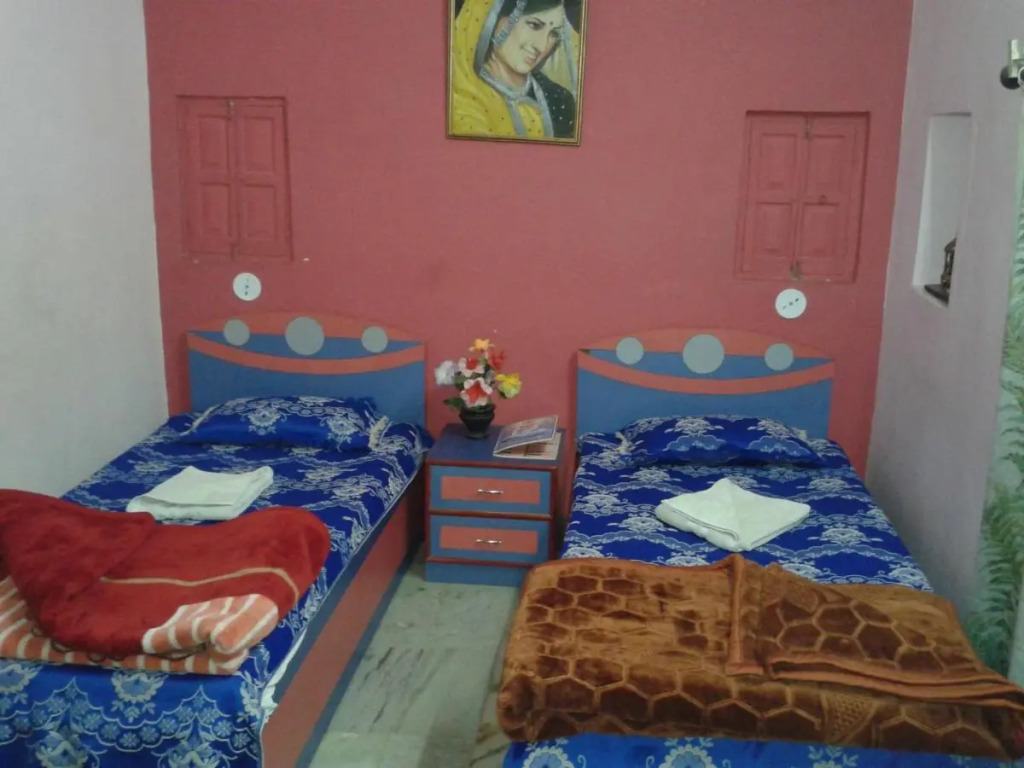 Jag Niwas Guest House & pure veg restaurant