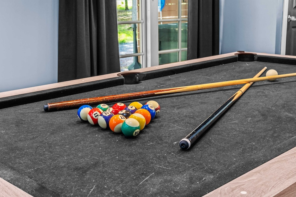 Game Room A C Dog-friendly Stay With Hot Tub