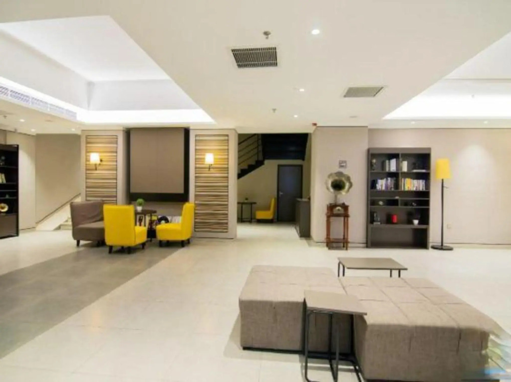 Ease Hotel (Shenyang University of Aeronautics and Astronautics Metro Station)