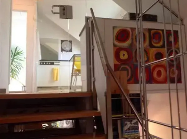 Artistshouse Bed with Kitchen