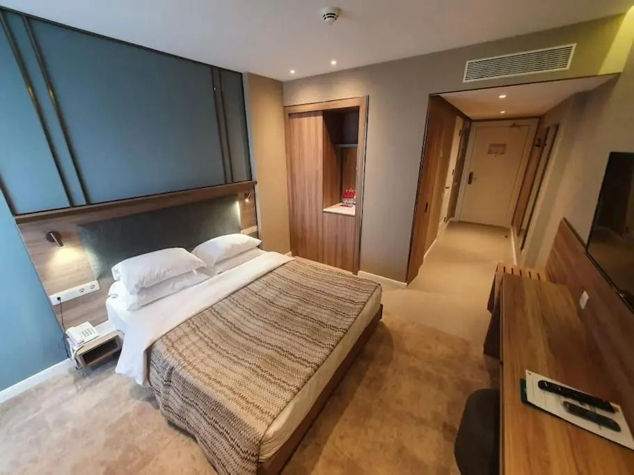 Leo Group BEST STUDIO 2507 Alliance Palace