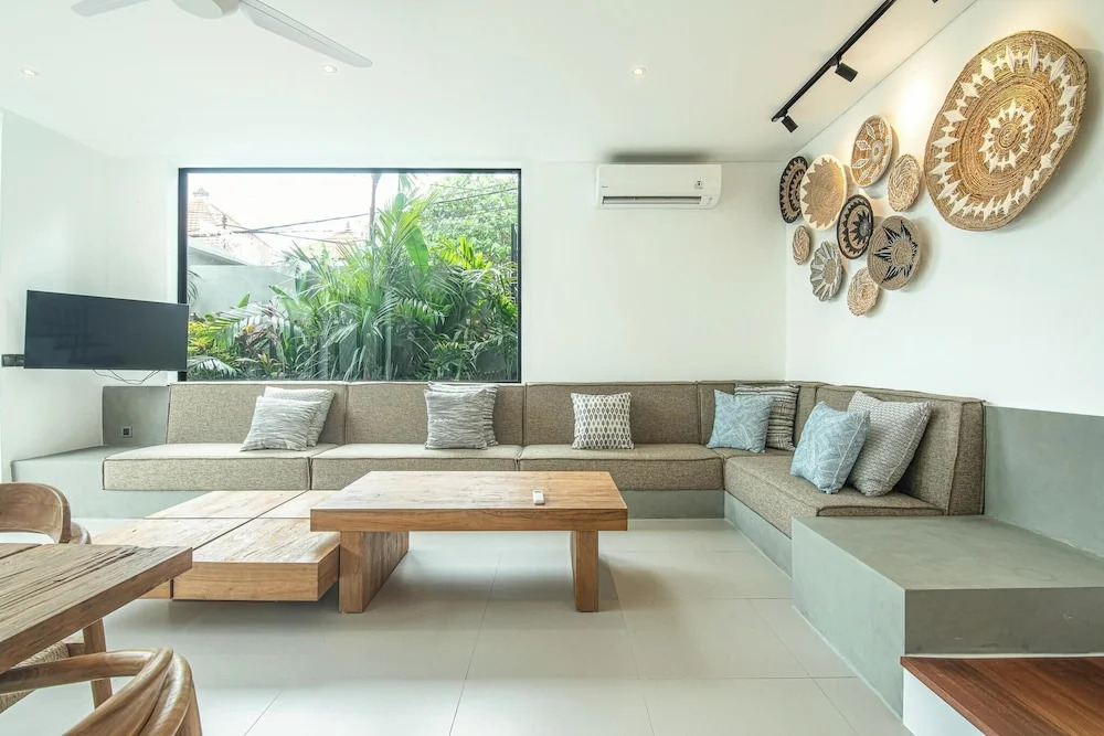 Elegant 5BR Modern Villa Steps From Caf Del Mar