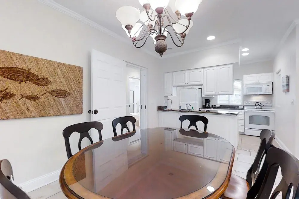Home Near Beach With Free Wifi, Shared Pool, Central AC, Private W/D