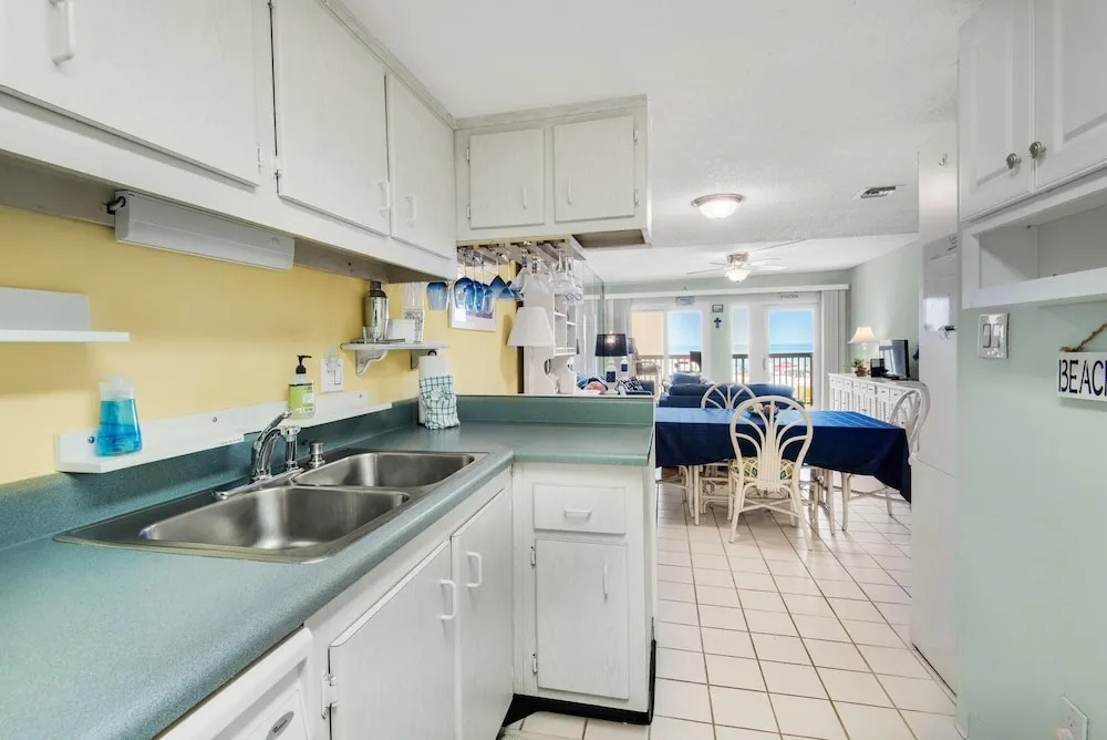 Pinnacle Port B2-208