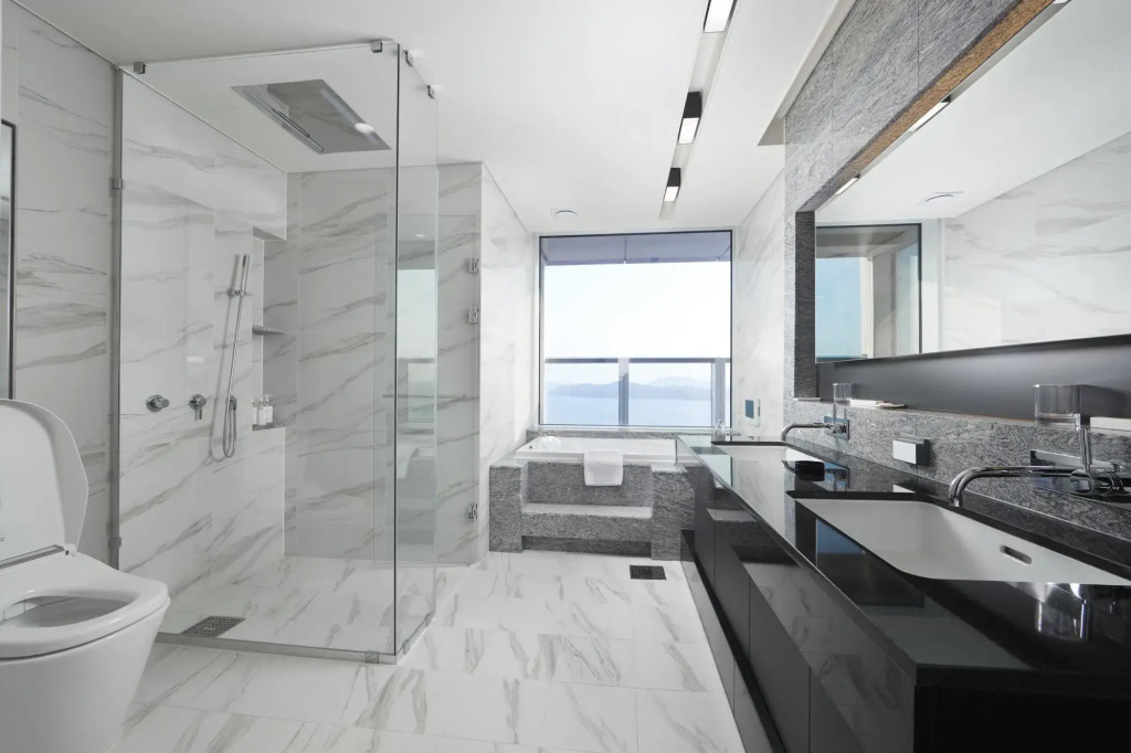 Ocean L Suite  (Beach View with 3 Bedrooms)