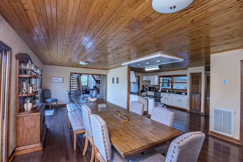 Crestview Estate By Heritage Cabin Rentals