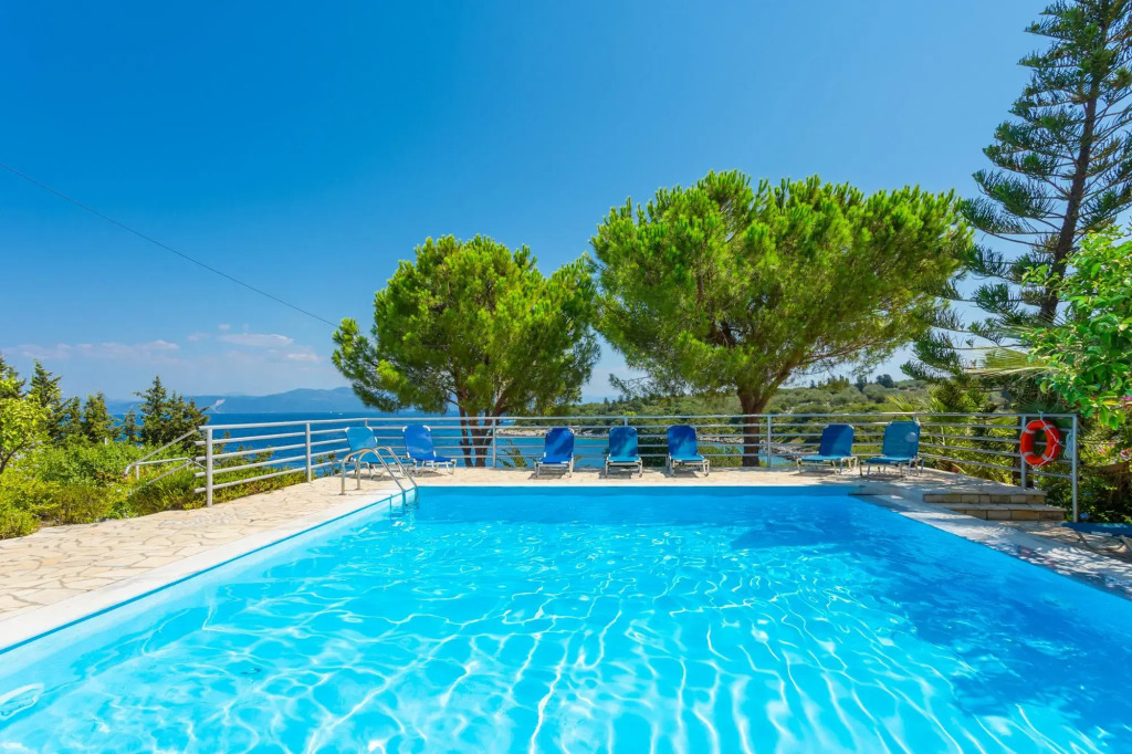 Dolphin Studio Swimming Pool Walk to Beach Sea Views A C Wifi Car Not Required - 559