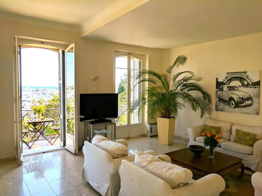 Citilet Louis Blanc 1,2,3 - Three gorgeous, open-plan apartments