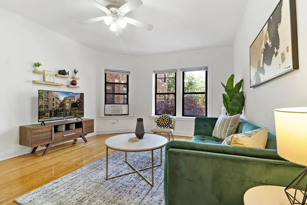 Darling 1BR Apartment in Lakeview