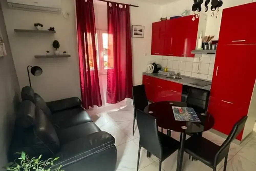 Apartments Mavi - Two-bedroom Apartment With Terrace and City View