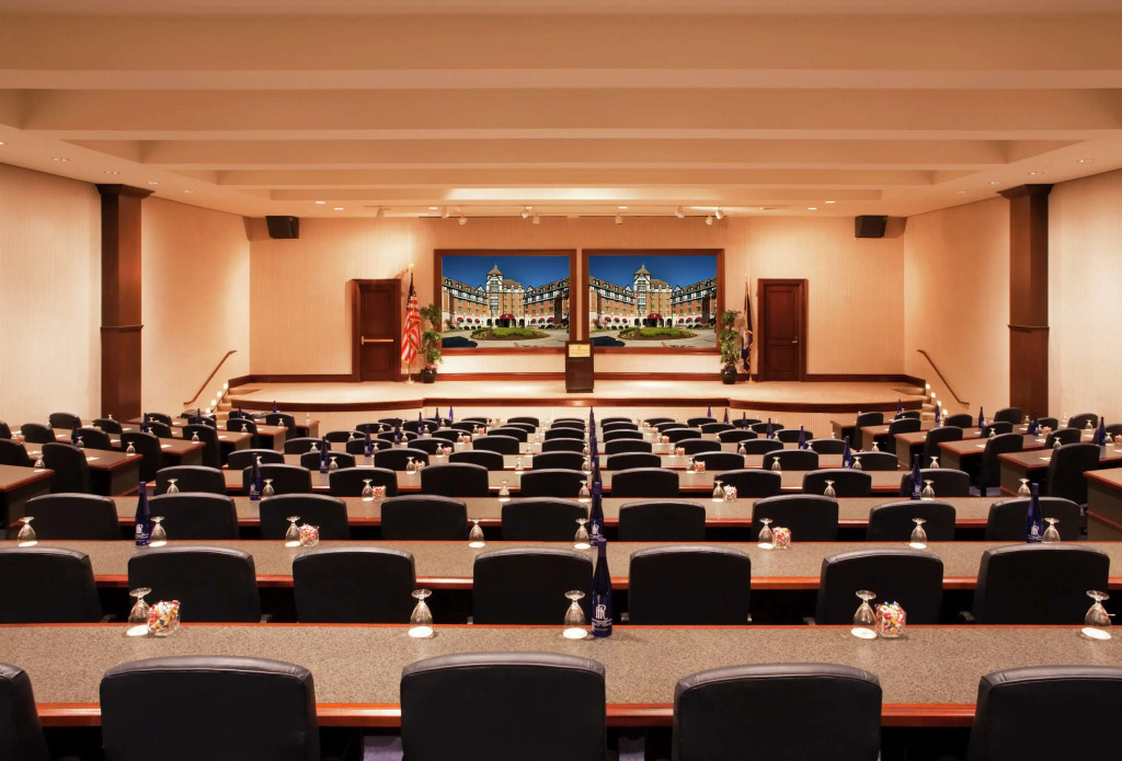 Hotel Roanoke & Conference Center, Curio Collection by Hilton