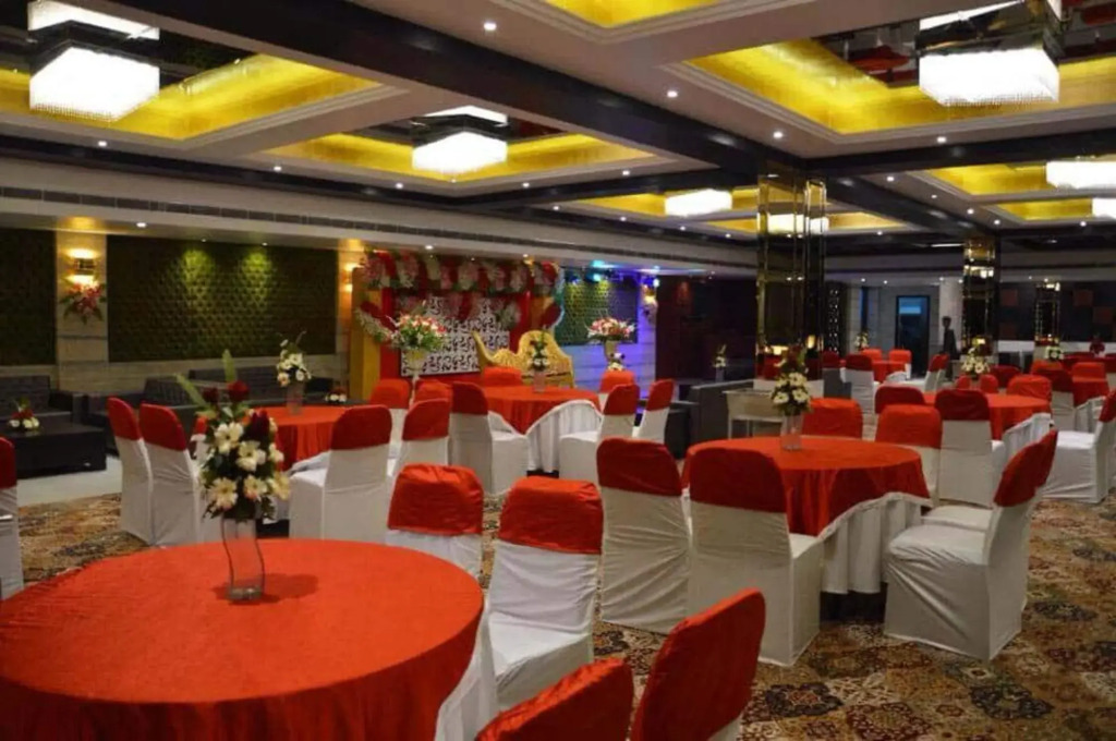 Red Apple Hotel