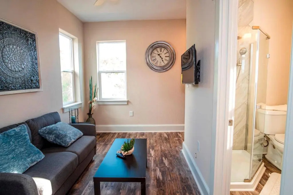 Gorgeous Guesthouse Near Amazing Downtown