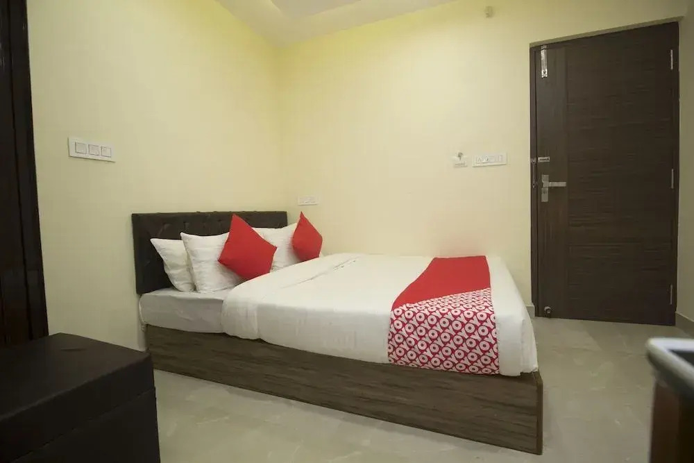 OYO 24810 Silver Crescent