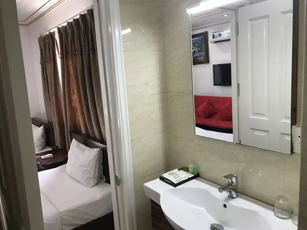 Happyland Hotel