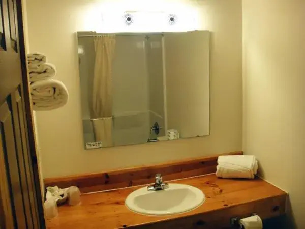 Hiawatha Lodge Inn