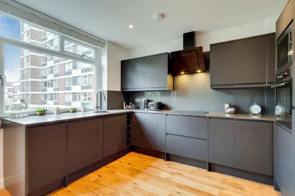 Stunning 4 Bed & 4 Bath House- Hyde Park