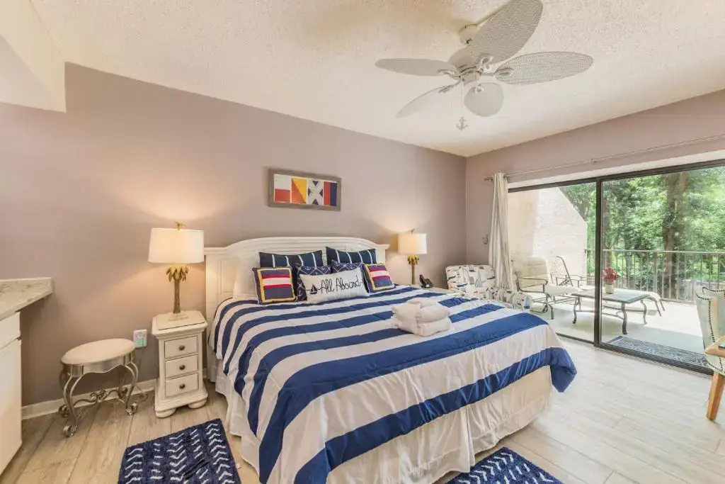 Village House 102, Sleeps 6, 2 Bedrooms, Pool