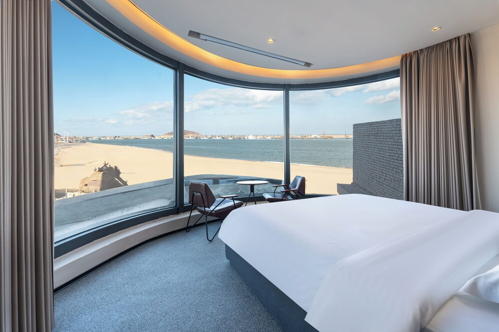 Bay Four Seasons Castle Hotel